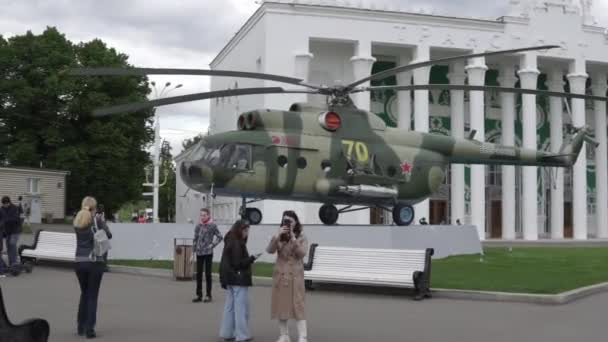 Moscou Rússia Maio 2021 Exposição Realizações Economia Nacional Helicóptero Pedestal — Vídeo de Stock