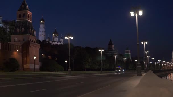 Moscow Russia June 2021 Kremlin Embankment Night Ambulance Lights Driving — Stock Video