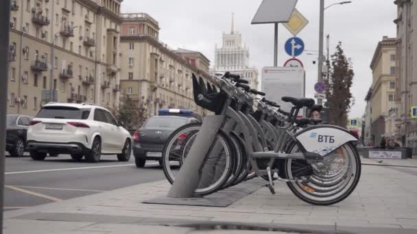 Moszkva Oroszország Szeptember 2021 Parkoló Kerékpár Bérleti Moszkva Központjában Környezetbarát — Stock videók