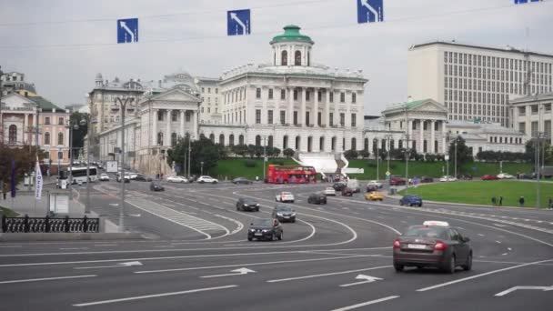 Moscow Russia September 2021 Movement Cars Borovitskaya Square Background Magnificent — Stock Video