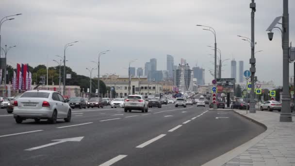 Moscú Rusia Septiembre 2021 Vida Ciudad Paisaje Urbano Tráfico Coches — Vídeos de Stock