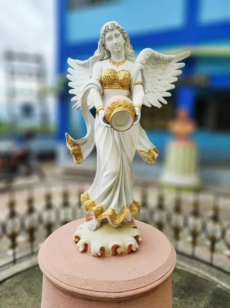 Kolkata Westbengal India Julio 2021 Estatua Hada Blanca Sosteniendo Cántaro — Foto de Stock