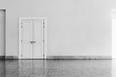 iç ve beyaz kapı ve duvarlar