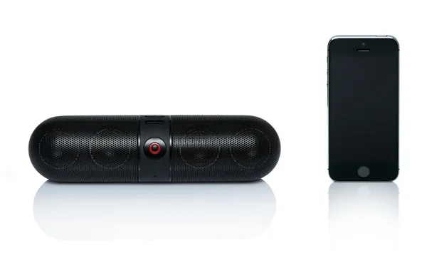 Bluetooth hoparlör ve cep telefonu