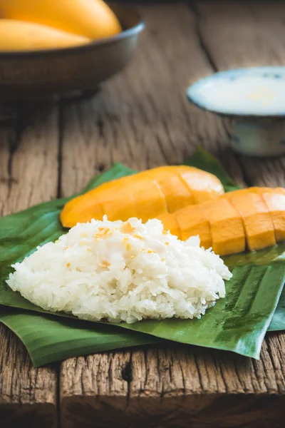 sticky rice with mango