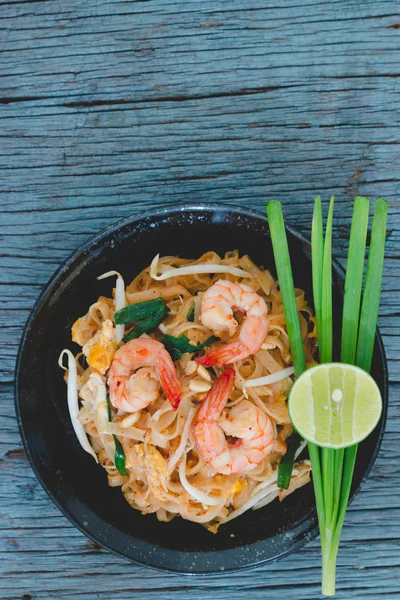 Tajski smażony makaron Pad Thai — Zdjęcie stockowe