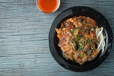 Kızarmış Asya yeşil midye omlet