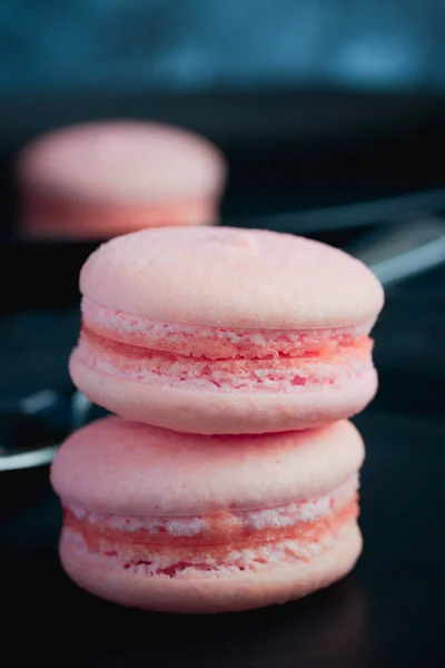 Roze zoete bitterkoekjes — Stockfoto