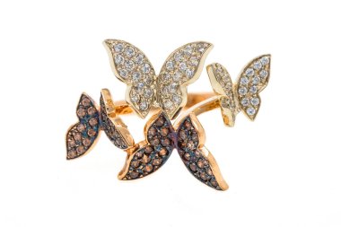 Kelebek şeklinde altın bir yüzük.