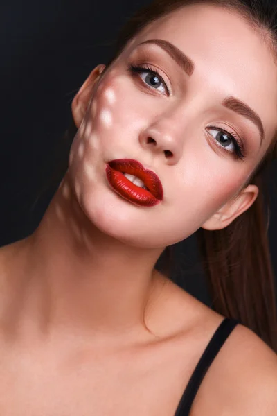 Close up portrait of beautiful young woman face — Stock Photo, Image