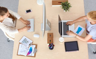 Moda tasarımcıları studio çalışma