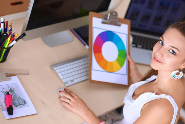 Diseñadores de moda trabajando en estudio — Foto de Stock