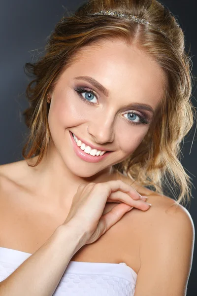 Beautiful woman with curly long hair on dark background — Stock Photo, Image