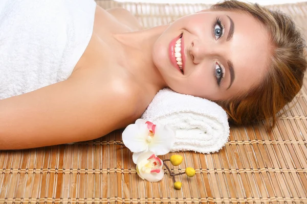 Closeup of an attractive young woman receiving massage — Stock Photo, Image