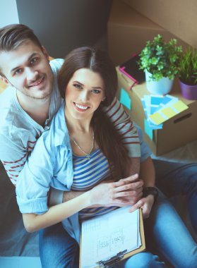 onların yeni bir daire katta oturan genç bir çift