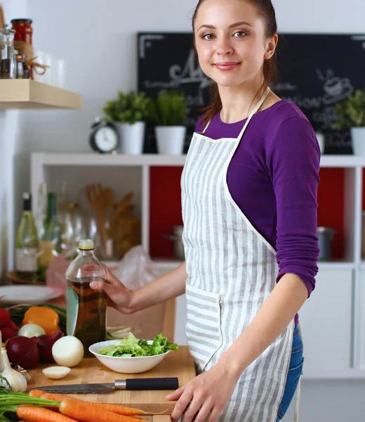 Young woman mixing fresh salad ,oil recharge — Stock Photo, Image