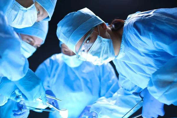 Team-Chirurg bei der Operation im Krankenhaus — Stockfoto