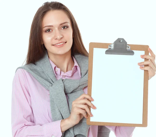 Mujer mostrando una página en blanco del portapapeles — Foto de Stock