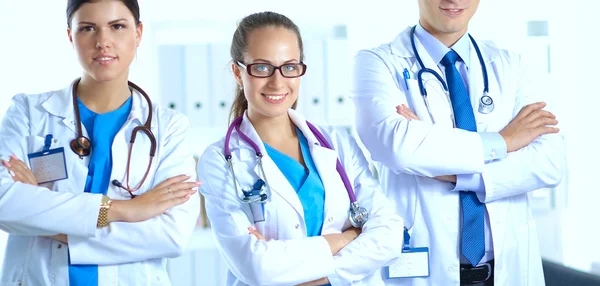 Gesundheit und Medizin - junges Team oder Gruppe von Ärzten — Stockfoto