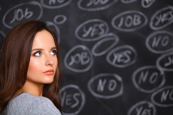 Junge Frau mit Ja oder Nein vor grauem Hintergrund — Stockfoto