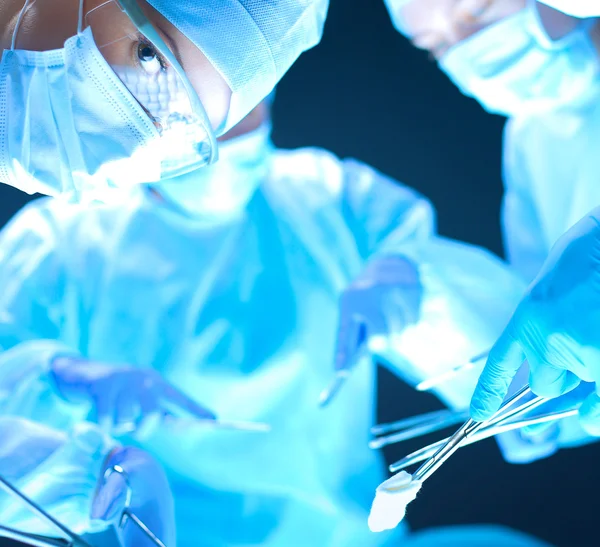 Team-Chirurg bei der Operation im Krankenhaus — Stockfoto