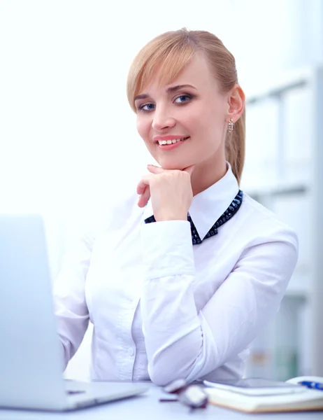 Portrait of  businesswoman sitting at  desk — Stock Photo, Image