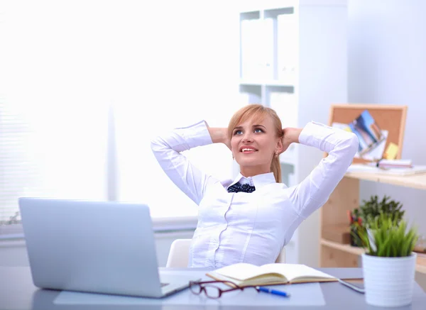 Business woman relaxing with  hands behind her head and sitting on a chair — Stock Photo, Image