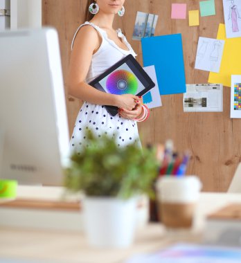 Moda tasarımcıları studio çalışma