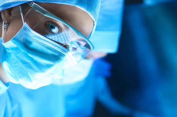 Team surgeon at work on operating in hospital — Stock Photo, Image