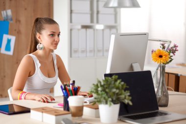 Moda tasarımcıları studio çalışma