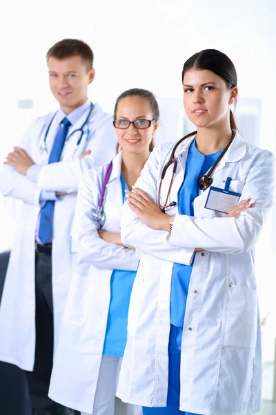 Cuidados de saúde e médicos - equipe jovem ou grupo de médicos — Fotografia de Stock