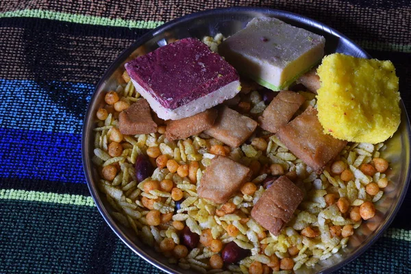 India Desayuno Leche Dulces Aperitivos Colorido Paño Fondo — Foto de Stock