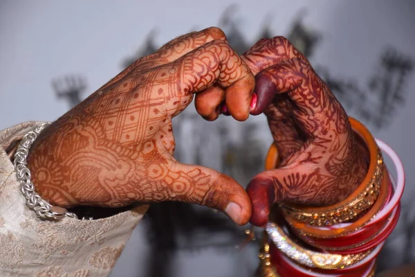 Heart Shaped Indian Matrimonial Tradition Made Hands Newly Married Couple — Stock Photo, Image