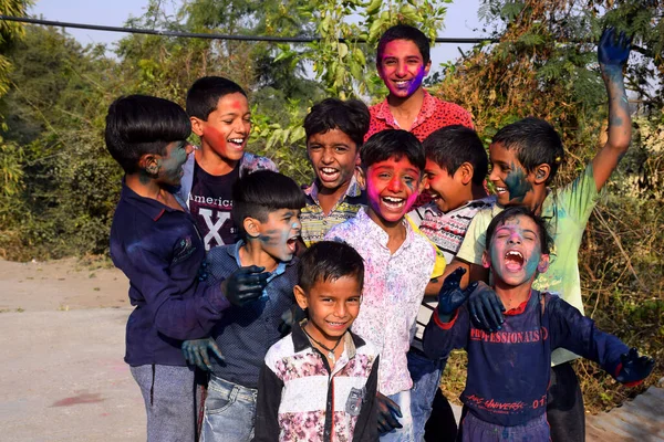 2020 Dawes Madhya Pradesh Indien Landkinder Spielen Fröhlichen Farben Konzept — Stockfoto