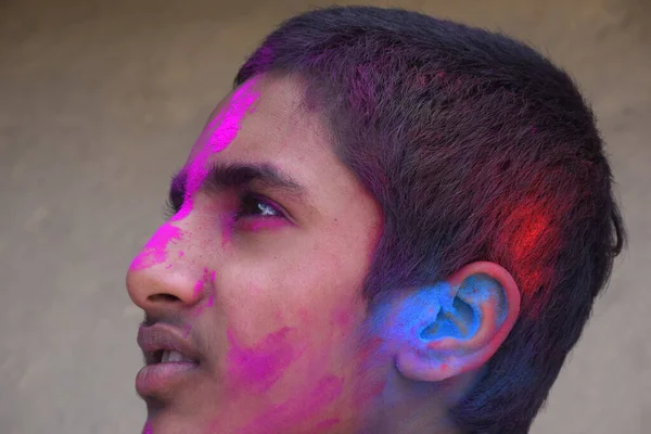 Rapaz Brincar Com Cores Bom Humor Conceito Para Festival Indiano — Fotografia de Stock