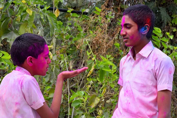 Zwei Jungen Spielen Fröhlichen Farben Konzept Für Indisches Holi Fest — Stockfoto