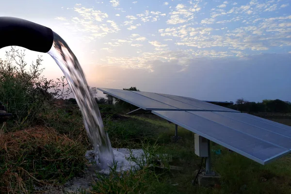 Equipamento Agrícola Para Irrigação Campo Jato Água Atrás Qual Painel — Fotografia de Stock