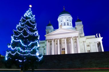 Helsinki Katedrali ile Noel ağacı