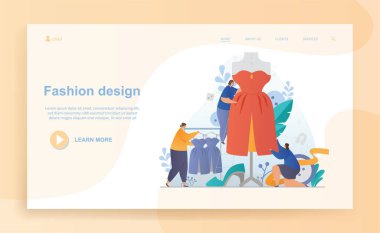 Kadın karakterler bir takım olarak moda tasarımı üzerinde çalışıyorlar.