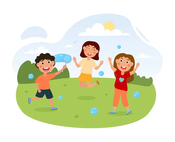 Παιδιά παίζουν στο πάρκο το καλοκαίρι και φυσώντας φυσαλίδες — Διανυσματικό Αρχείο