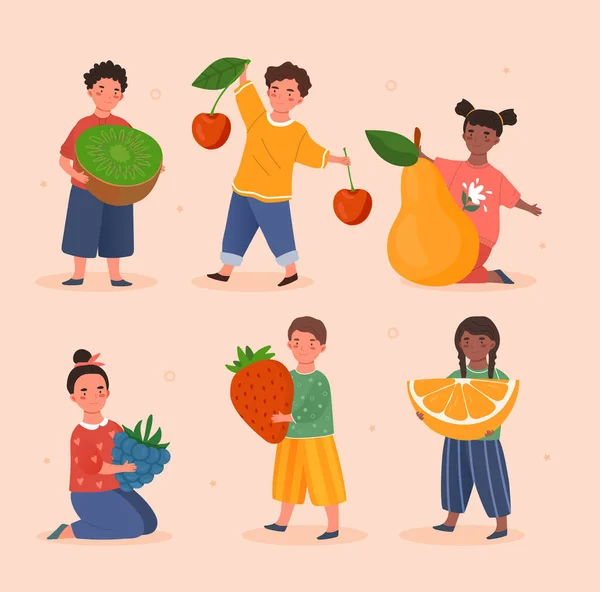 Niños pequeños sosteniendo frutas grandes — Vector de stock