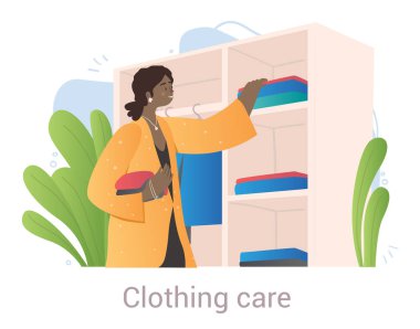 Sevimli kadın karakter beyaz arka planda giysileri sınıflandırıyor ve sıraya koyuyor.