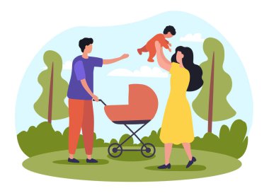 Mutlu şirin aile parkın dışında bebekle vakit geçiriyor.