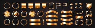 Lüks altın tasarım elementleri. Premium etiketler, bayraklar, kurdeleler, taçlar, eski çerçeveler ve altın folyo desenli sınırlar. Arka planda izole edilmiş gerçekçi vektör illüstrasyon koleksiyonu