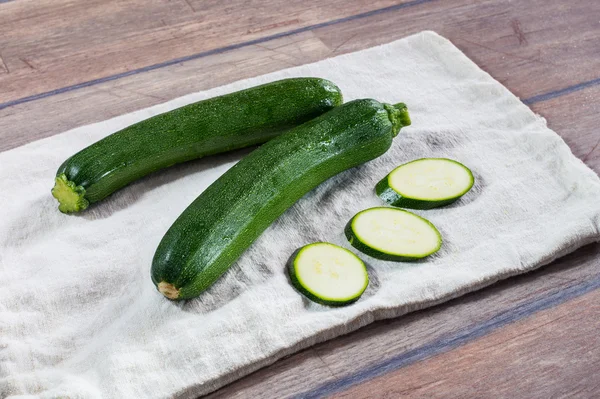 Zucchine fresche e giovani — Foto Stock