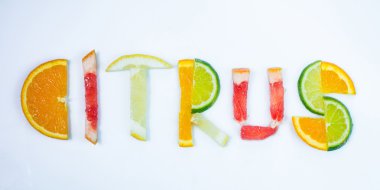 Karakter narenciye dilimleri.