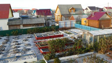 İlk kar yere düştü.