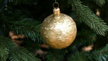 yeni yıl baloları ve noel ağacı