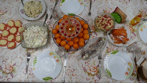 Meja Diatur Untuk Makan Malam Keluarga Stok Foto Bebas Royalti