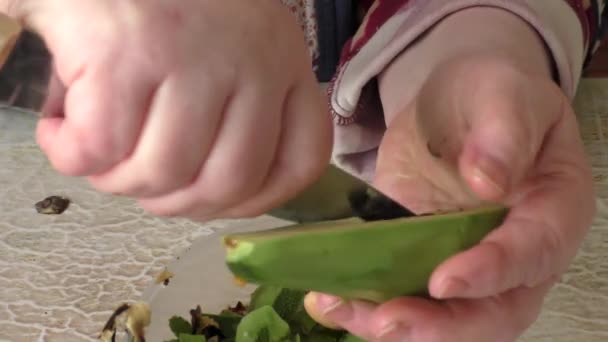 Chef Pela Aguacate Concepto Alimentos Saludables — Vídeo de stock